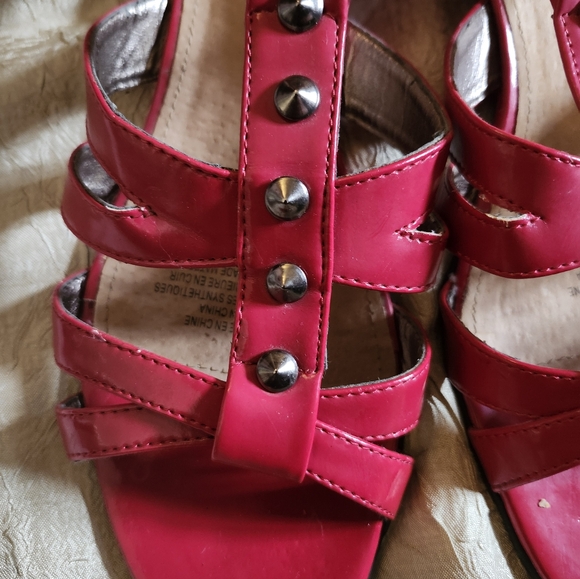 Alia Red Sandals - Picture 4 of 8